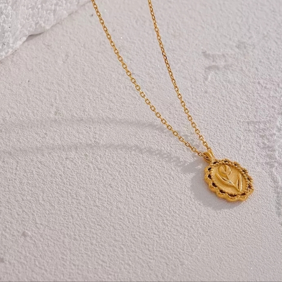 Jewelry - Charm Flower Pendant Necklace